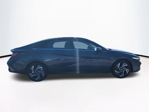 New 2026 Hyundai Elantra Limited image 4