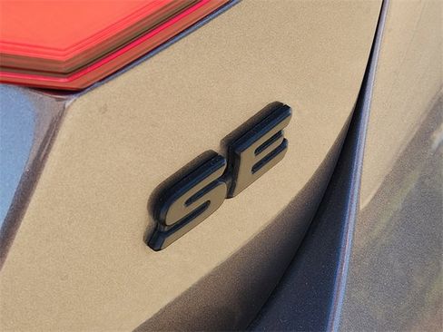 Used 2023 Toyota Camry SE image 12