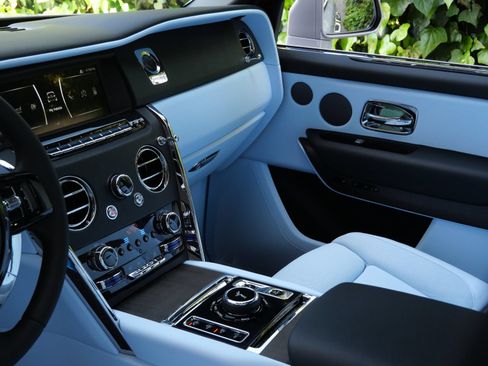 Certified 2024 Rolls-Royce Cullinan AWD/4WD image 24