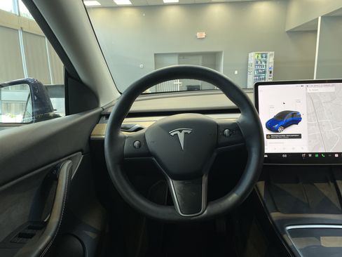 Used 2021 Tesla Model Y Long Range AWD/4WD image 18