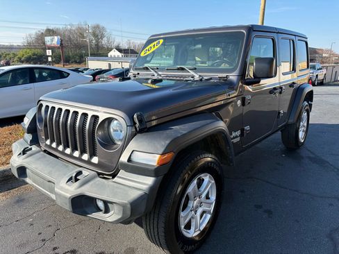 Used 2018 Jeep Wrangler Unlimited Sport S AWD/4WD image 3