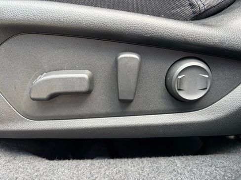 Used 2025 Subaru Forester Premium AWD/4WD image 24