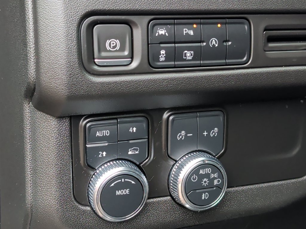 Used 2024 GMC Yukon XL SLT w/ SLT Luxury Package AWD/4WD image 14