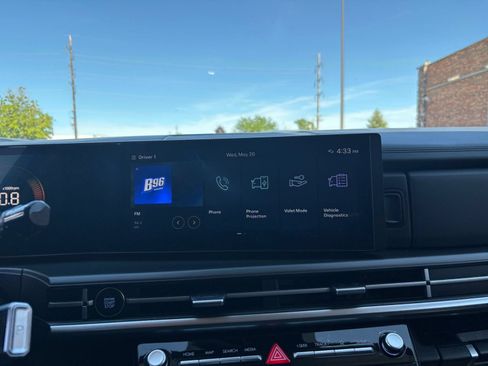Used 2025 Hyundai Santa Fe SEL FWD image 17