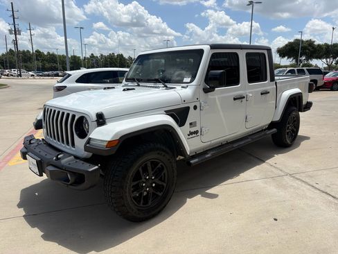 Used 2023 Jeep Gladiator Sport AWD/4WD image 4