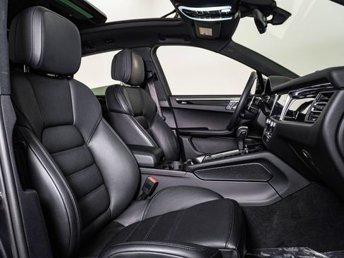 Certified 2026 Porsche Macan AWD/4WD image 15
