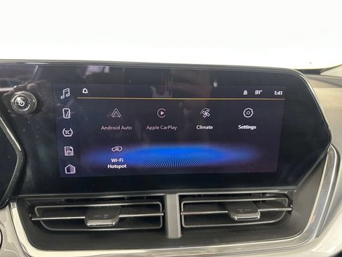 Used 2024 Chevrolet Trax LT FWD image 17