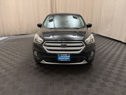 Used 2019 Ford Escape SE image 2