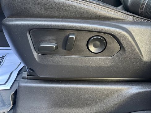 Used 2022 Chevrolet Silverado 1500 High Country w/ Technology Package image 42