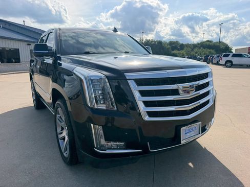 Used 2019 Cadillac Escalade Premium Luxury AWD/4WD image 29