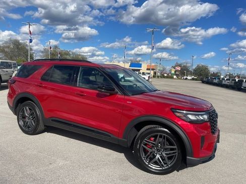 New 2026 Ford Explorer ST-Line w/ ST-Line Street Pack image 2
