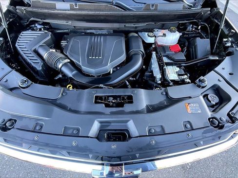 Used 2025 Chevrolet Traverse LT image 9