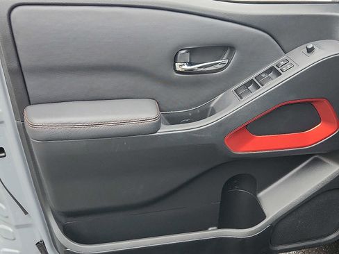 Used 2023 Nissan Frontier PRO-4X w/ Pro Convenience Package image 12