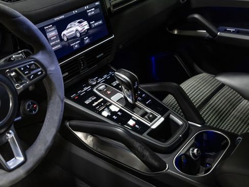 Used 2021 Porsche Cayenne Turbo S image 65