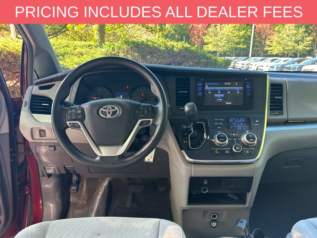 Used 2015 Toyota Sienna LE FWD image 2