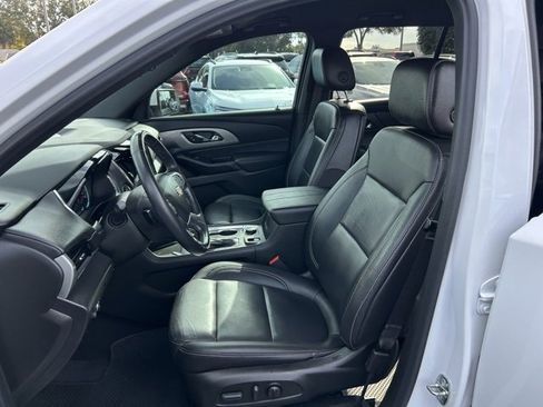 Used 2022 Chevrolet Traverse LT image 14