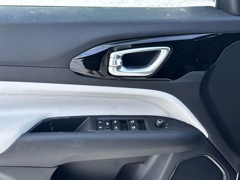 New 2026 Jeep Compass Limited image 18