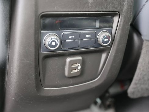 Used 2020 Buick Enclave Essence image 23