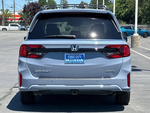 New 2026 Honda Odyssey Touring image 5