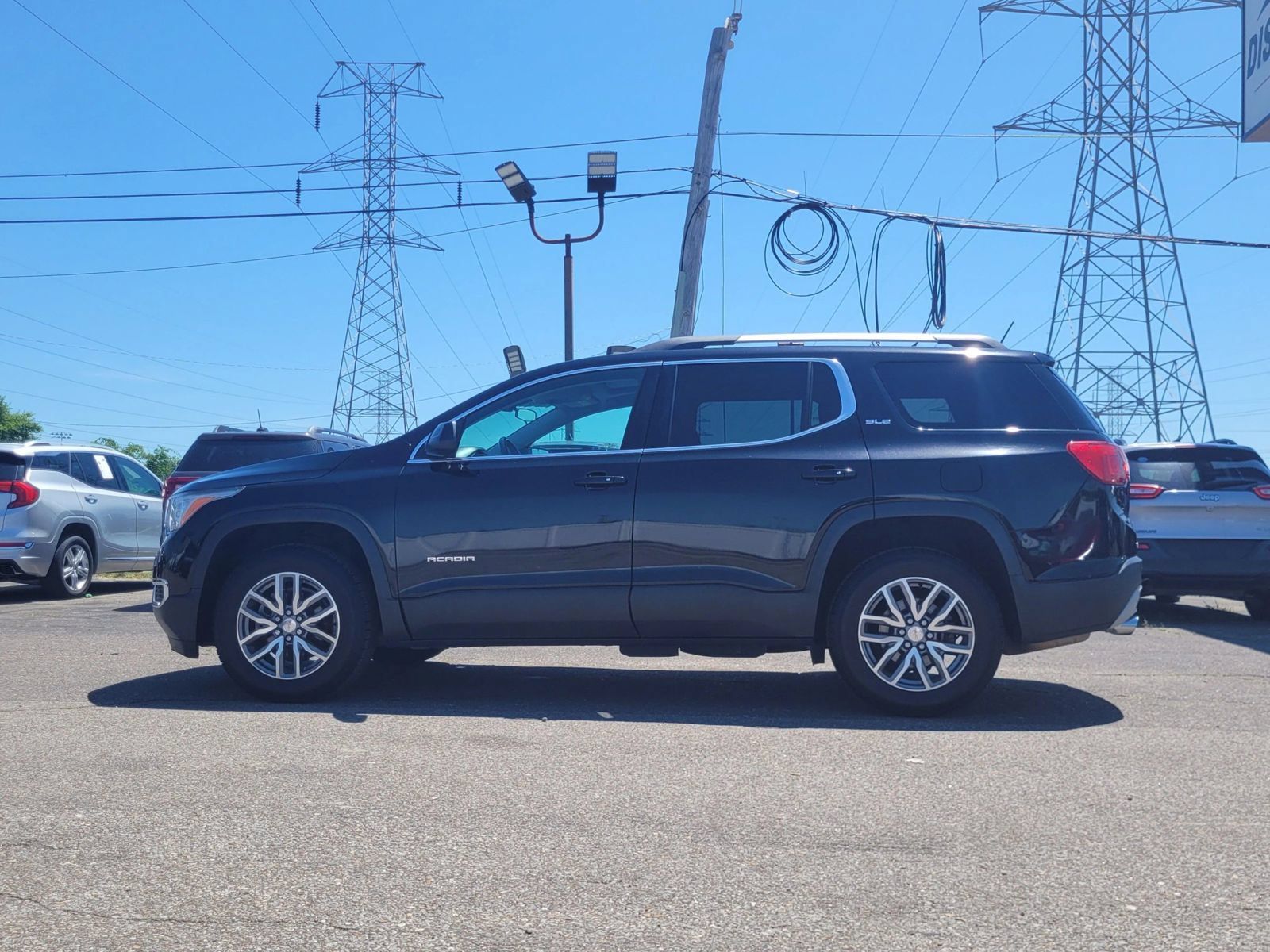 Used 2017 GMC Acadia SLE w/ Driver Alert Package I FWD image 15