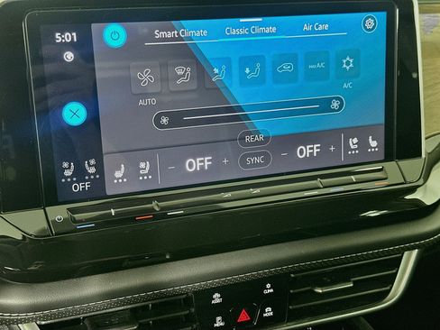 Used 2025 Volkswagen Atlas SE AWD/4WD image 23