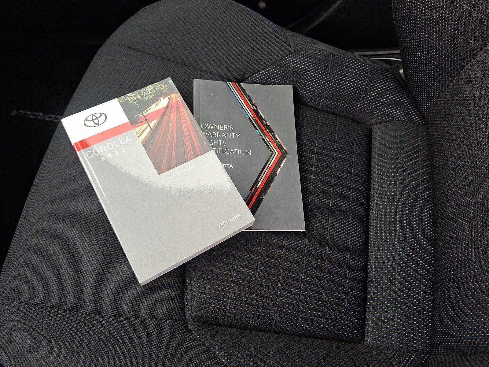 Used 2021 Toyota Corolla SE w/ Carpet Mat Package (TMS) FWD image 24
