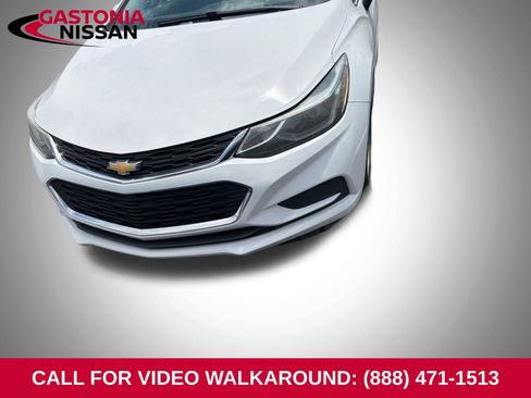 Used 2017 Chevrolet Cruze LT FWD image 5