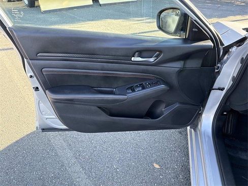 Used 2020 Nissan Altima 2.5 SR w/ Premium Package image 13