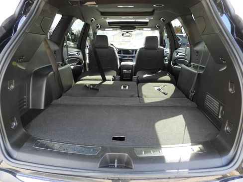 Used 2022 Buick Enclave Essence w/ Experience Buick Package FWD image 27