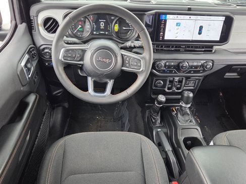 Used 2024 Jeep Wrangler Unlimited Sahara image 7
