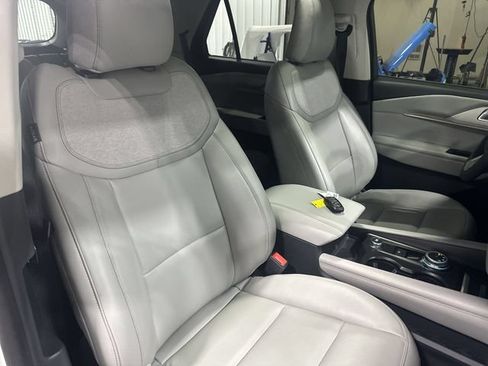 Used 2025 Ford Explorer Active w/ Active Comfort Package AWD/4WD image 32