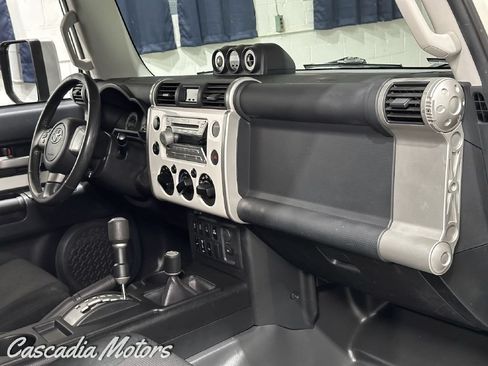 Used 2010 Toyota FJ Cruiser 4WD image 19