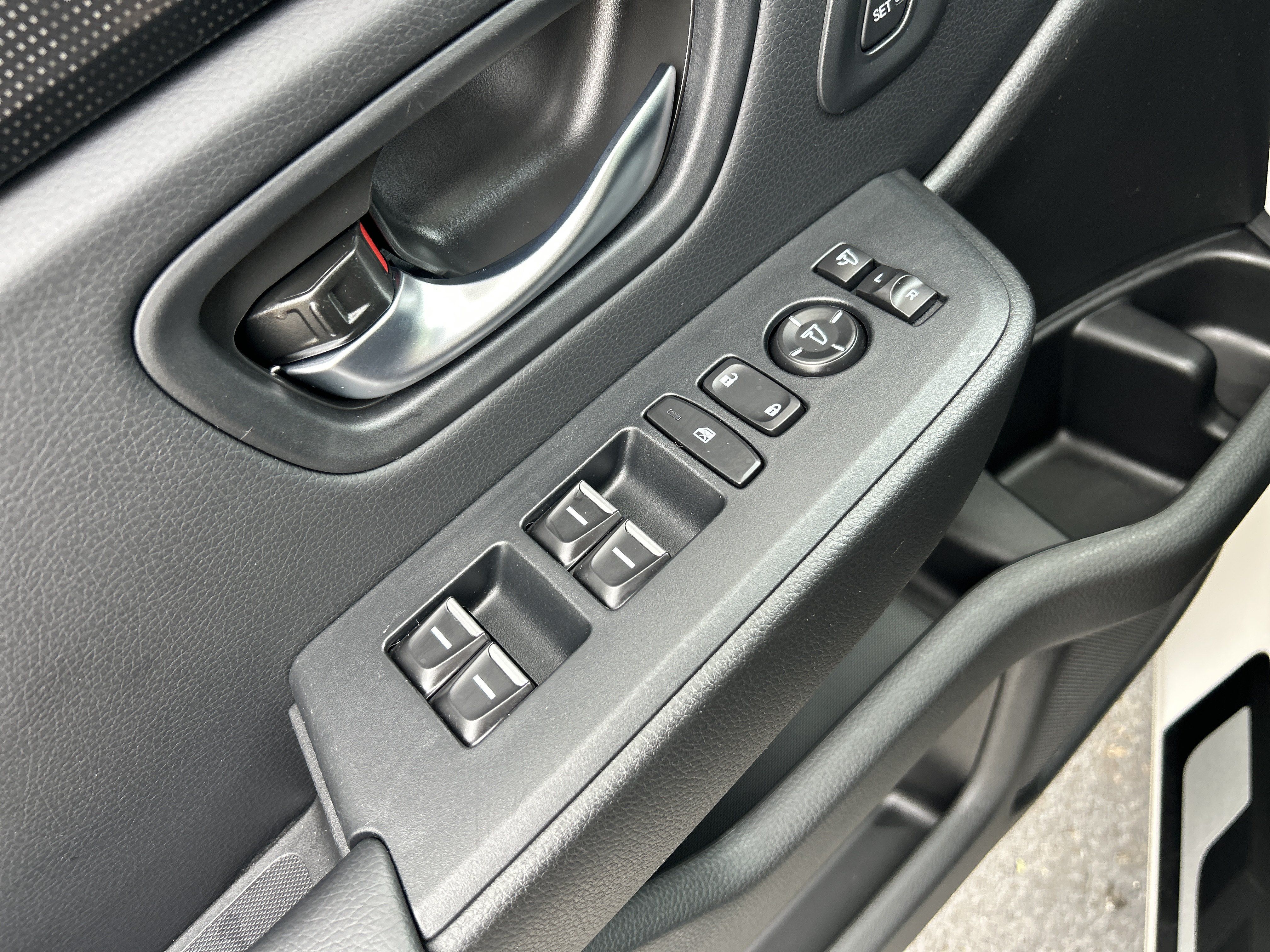 Certified 2025 Honda Pilot Black Edition image 23