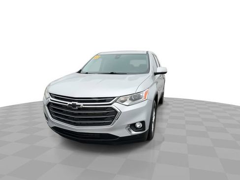 Used 2020 Chevrolet Traverse LT w/ Driver Confidence II Package image 3