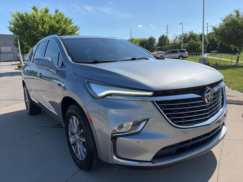 Used 2024 Buick Enclave Premium AWD/4WD image 2