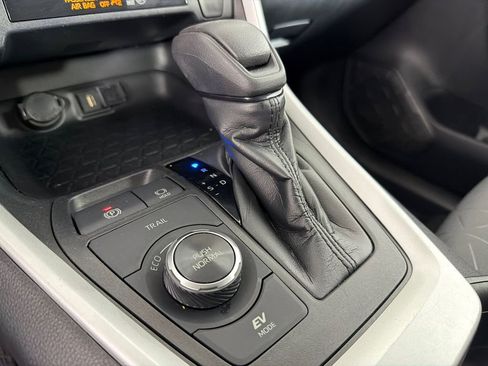 Used 2020 Toyota RAV4 XLE AWD/4WD image 30