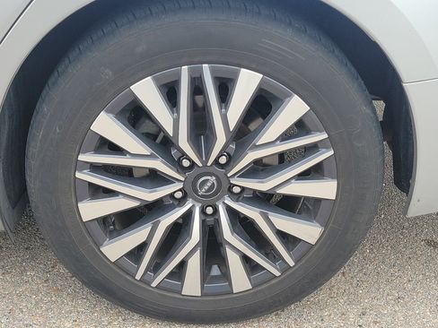 Used 2023 Nissan Altima 2.5 SV image 8