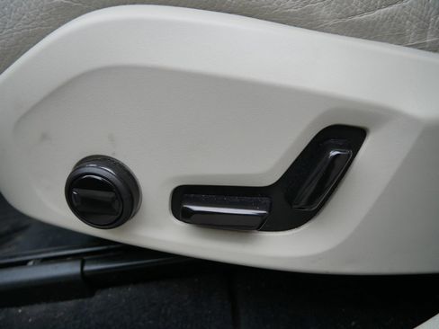 Used 2023 Volvo XC60 B5 Core w/ Climate Package image 11