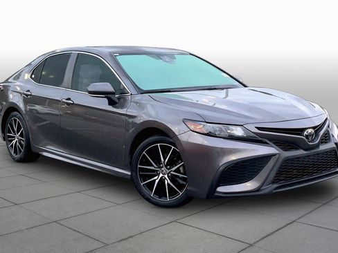 Used 2023 Toyota Camry SE FWD image 3