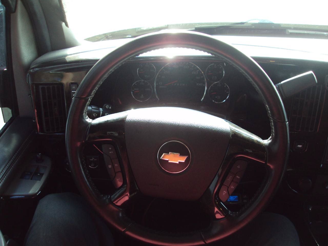 Used 2017 Chevrolet Express 2500 RWD image 32
