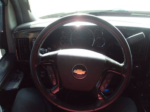Used 2017 Chevrolet Express 2500 RWD image 32