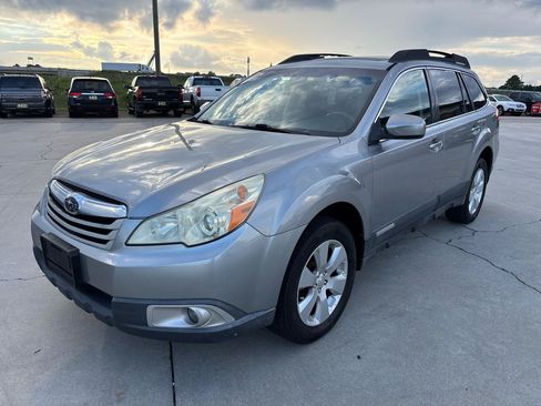 Used 2011 Subaru Outback 2.5i Premium AWD/4WD image 8