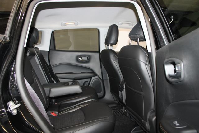Used 2020 Jeep Compass Latitude w/ Cold Weather Group AWD/4WD image 11