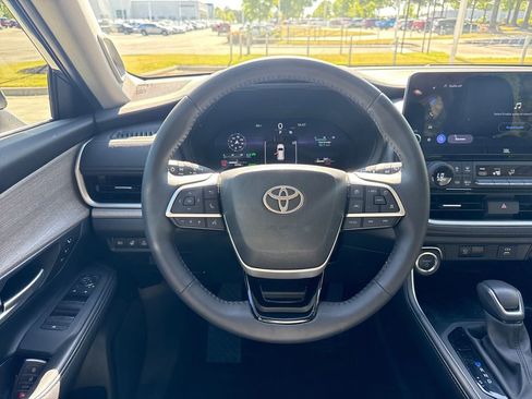 Used 2025 Toyota Grand Highlander AWD Hybrid image 20