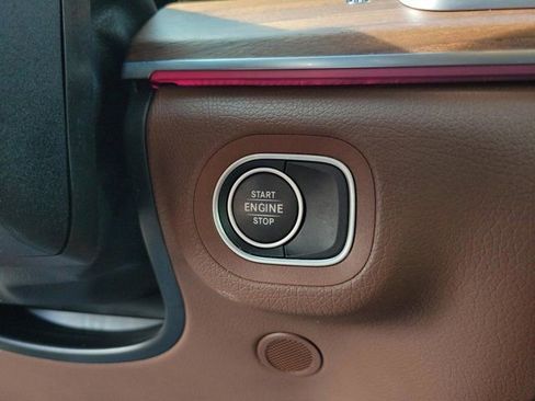 Used 2025 Mercedes-Benz GLE 450e 4MATIC w/ Winter Package image 33