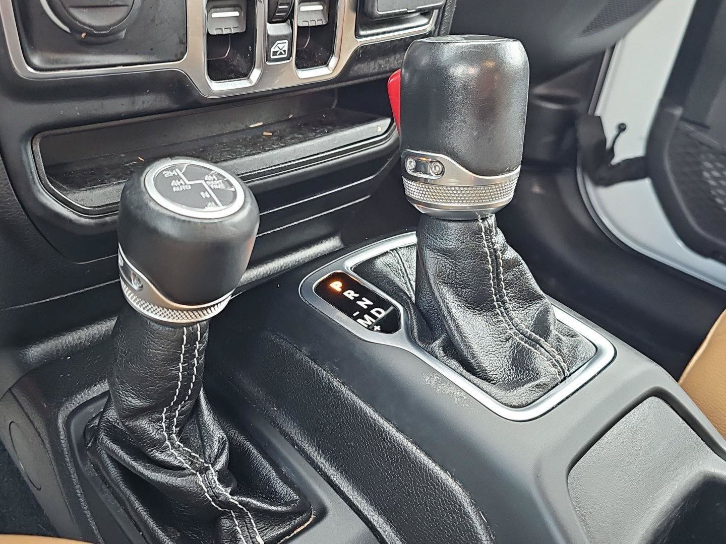 Used 2022 Jeep Wrangler Unlimited Sahara AWD/4WD image 23