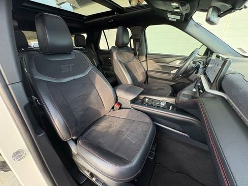 Used 2025 Ford Explorer ST image 32