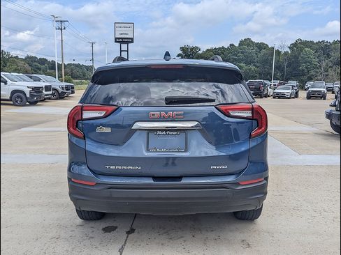 Used 2024 GMC Terrain SLE w/ Driver Convenience Package AWD/4WD image 8