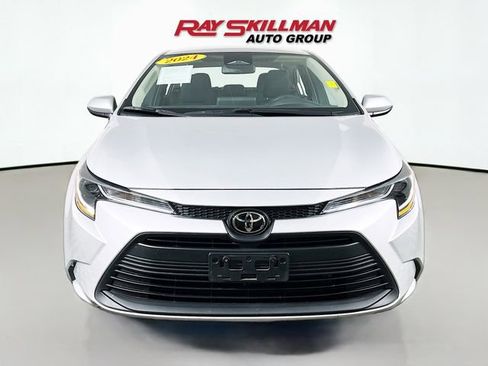 Used 2024 Toyota Corolla LE FWD image 2