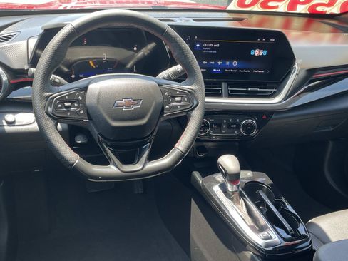 Used 2026 Chevrolet Trax RS w/ Sunroof Package FWD image 9